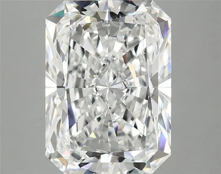 3.94ct Radiant Lab Grown Diamond (Colour E, Clarity VVS2, IGI Certified)