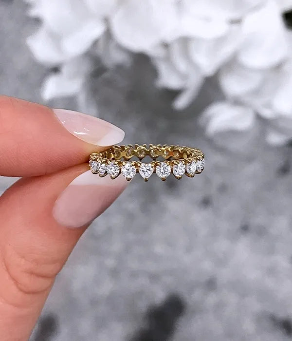 Exceptional Etoile Band – with One Heart Stone